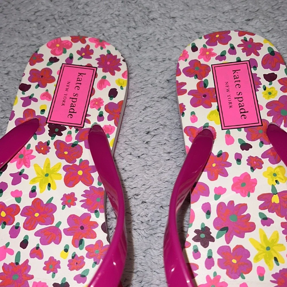 Women's Kate Spade NEW pink/floral flip flops, sandals,  sz 6